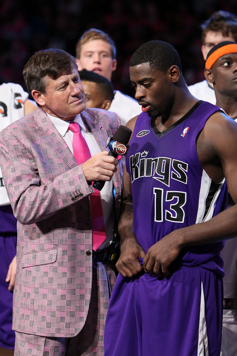 Illustration for article titled Raw Video Feed Of The Bulls' Welcome Back Ceremony For Craig Sager